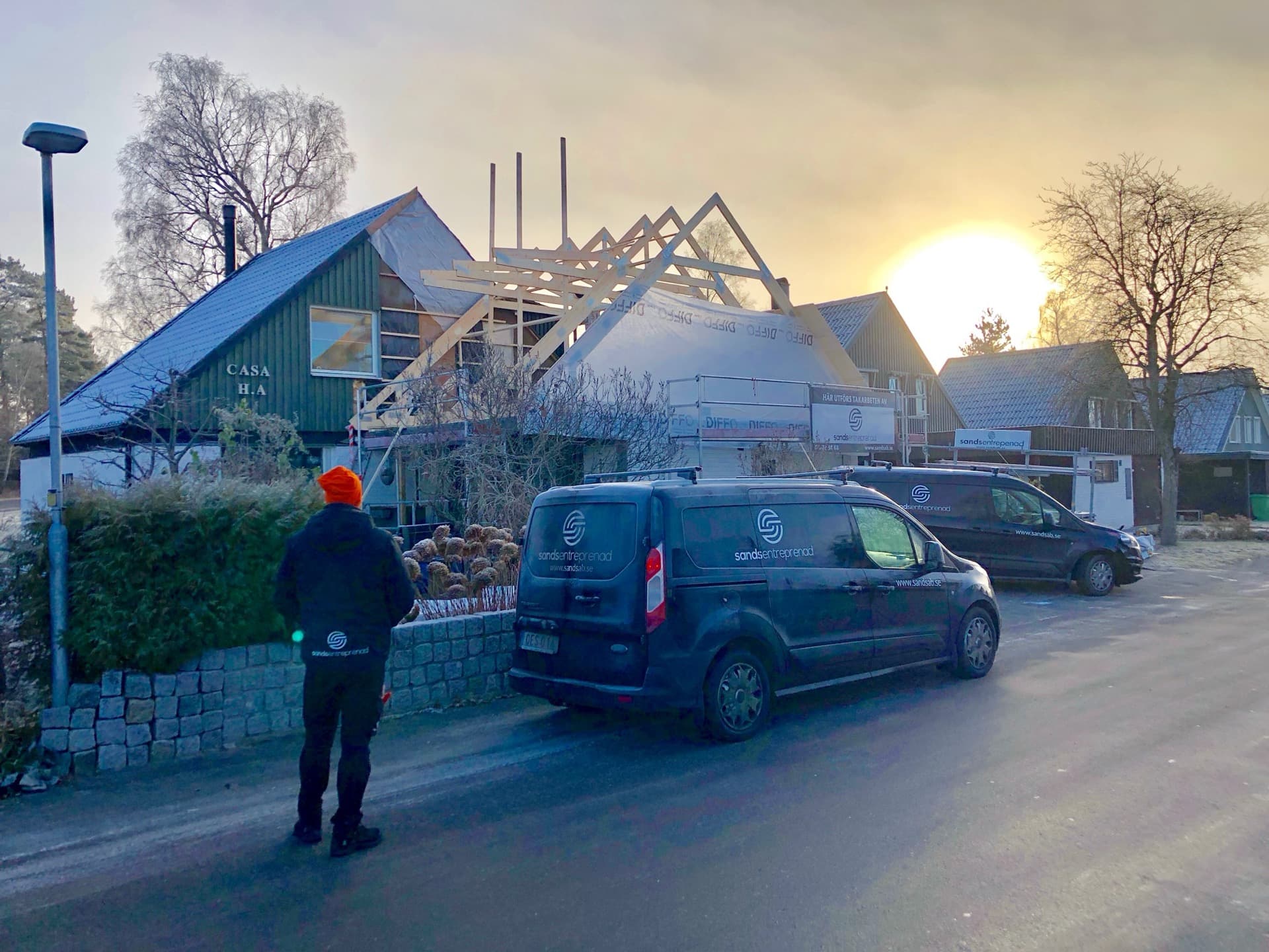 Sands Entreprenad takläggare i arbete